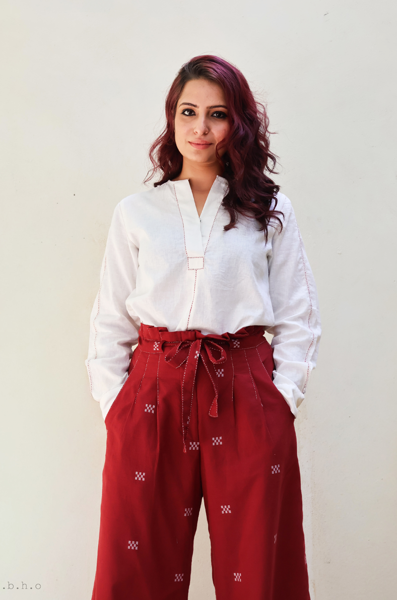 WHITE COTTON LINEN TOP WITH STITCH HIGHLIGHTS