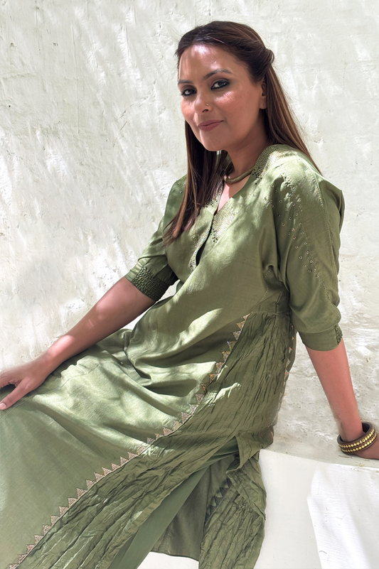 OLIVE SILK KURTA SET WITH GOLDEN DETAILING
