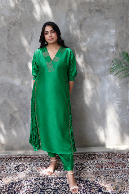 BRIGHT GREEN SILK KURTA SET WITH GOLDEN DETAILING