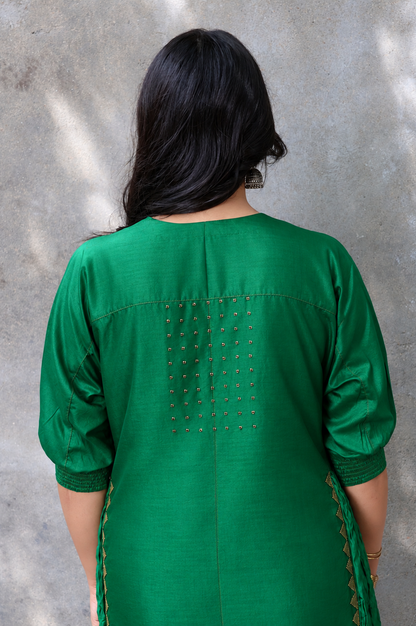 BRIGHT GREEN SILK KURTA SET WITH GOLDEN DETAILING